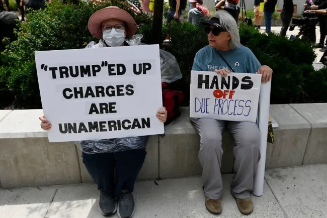 Un réfugié vénézuélien accusé d'avoir entré aux États-Unis par la fraude veut faire annuler les accusations