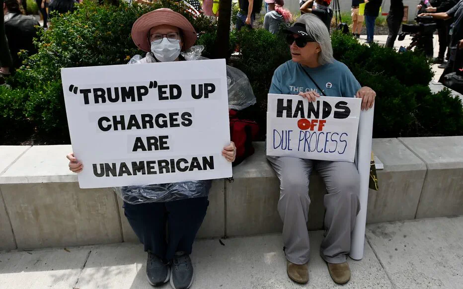 Un réfugié vénézuélien accusé d'avoir entré aux États-Unis par la fraude veut faire annuler les accusations