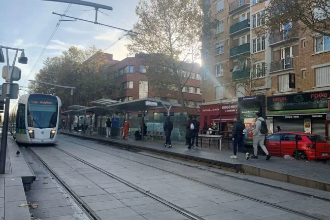 Une bagarre violente dans un tramway : un couple malheureusement impliqué