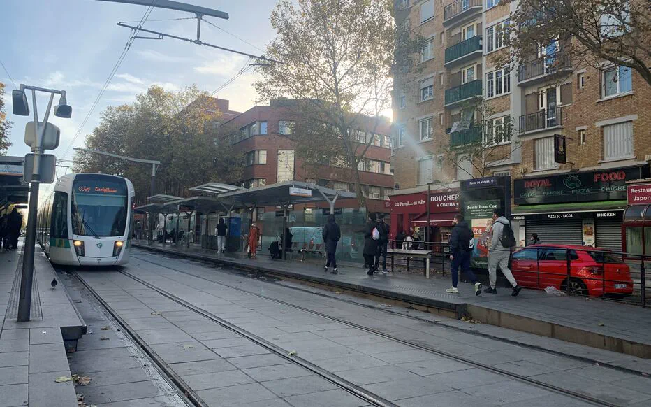 Une bagarre violente dans un tramway : un couple malheureusement impliqué