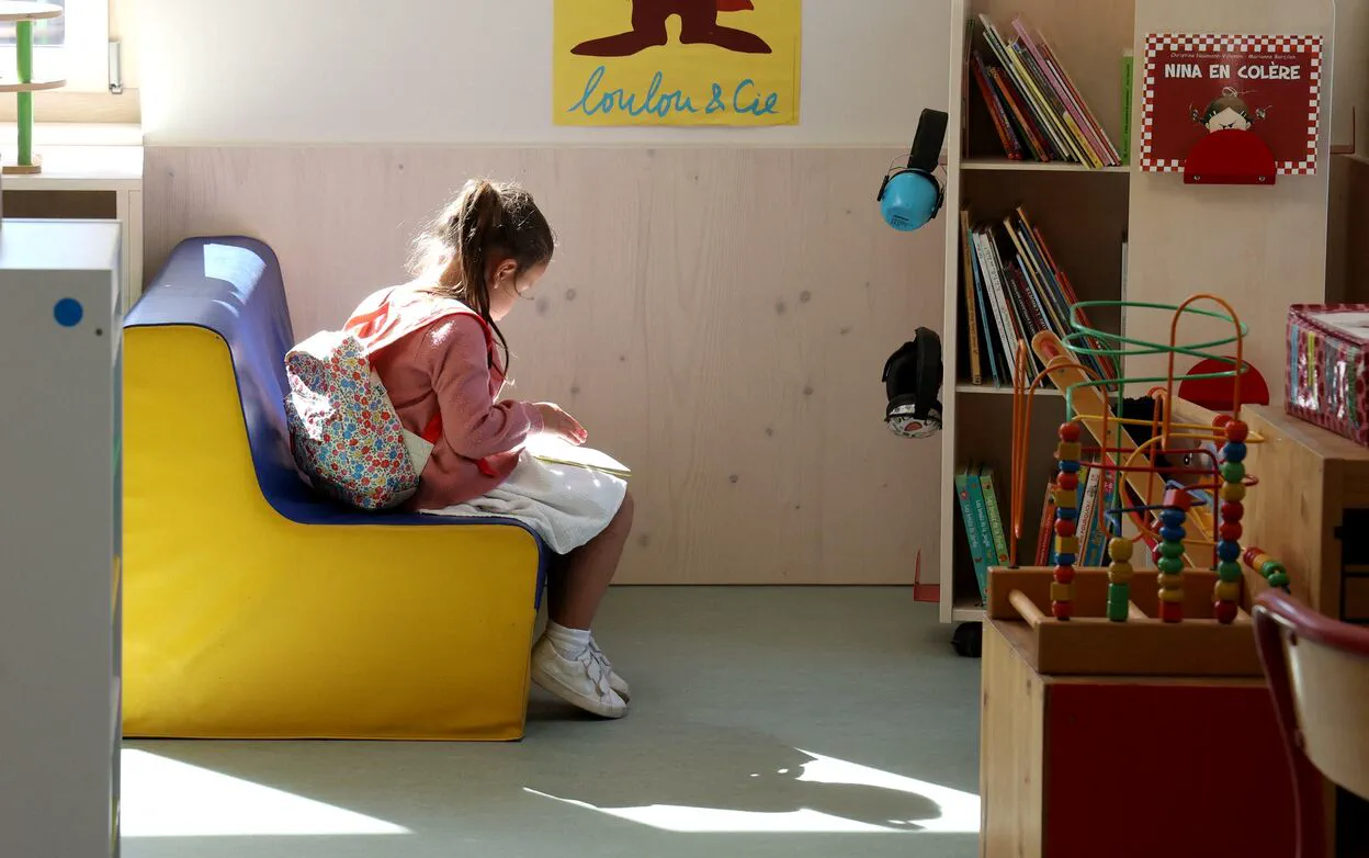 Une vidéo poignante dévoile un moment poignant : Sélim, épuisé, exprime sa fatigue face à une animatrice préoccupée.