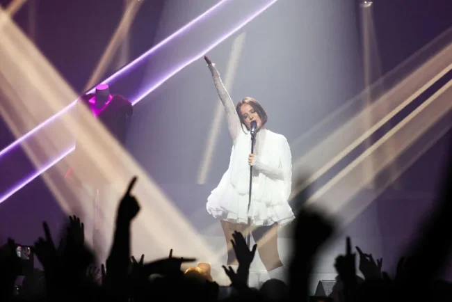 Alizée se rappelle au bon souvenir du public parisien