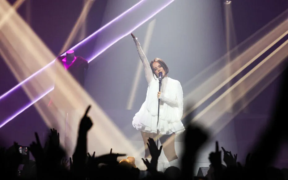 Alizée se rappelle au bon souvenir du public parisien