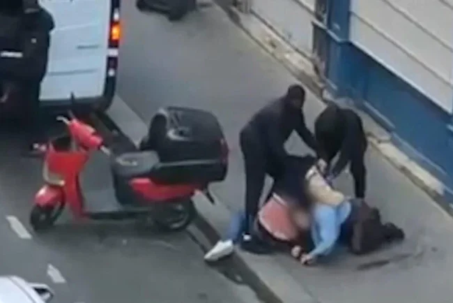 Attaque soudaine : des voleurs en ville