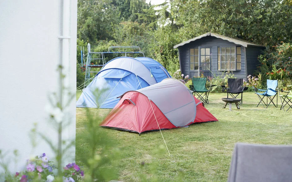 Camping dans son jardin privé : une escapade unique et pratique