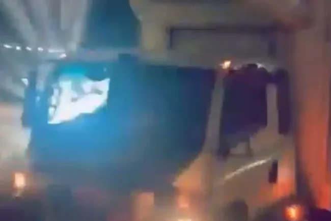 Choc en Inde : un camion percute une procession lors d'un festival, des images choquantes.