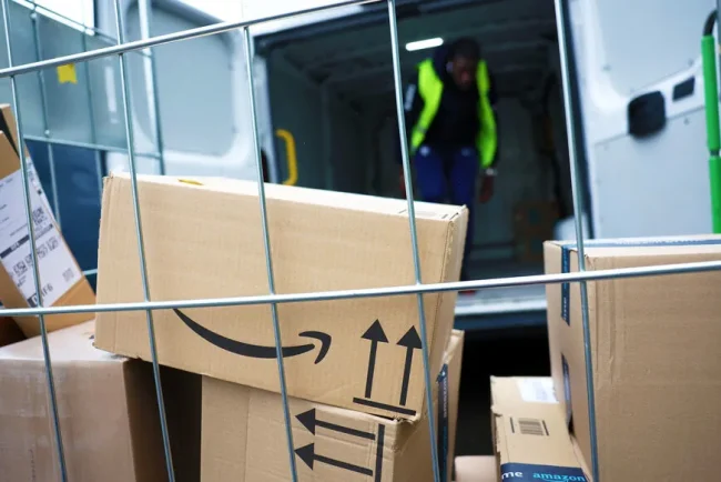 Deux jeunes hommes jugés pour vol de colis