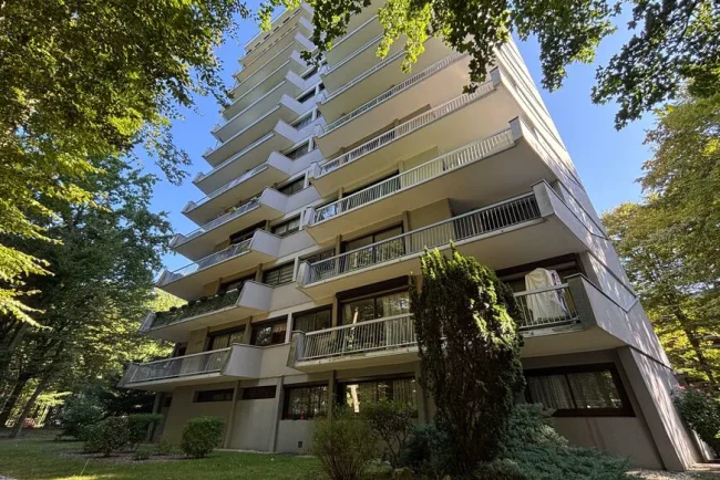 Drame à Vert-Galant : une adolescente se jette du 11e étage