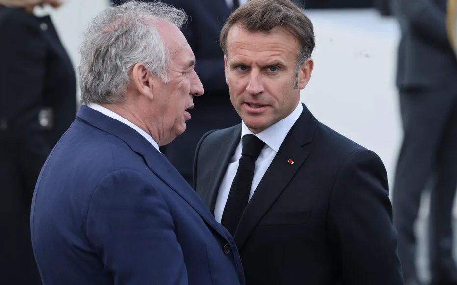 Emmanuel Macron accepte la démission de François Bayrou