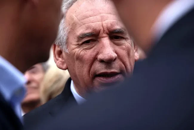 François Bayrou et Olivier Faure au cœur d'une controverse sur les primaires du PS