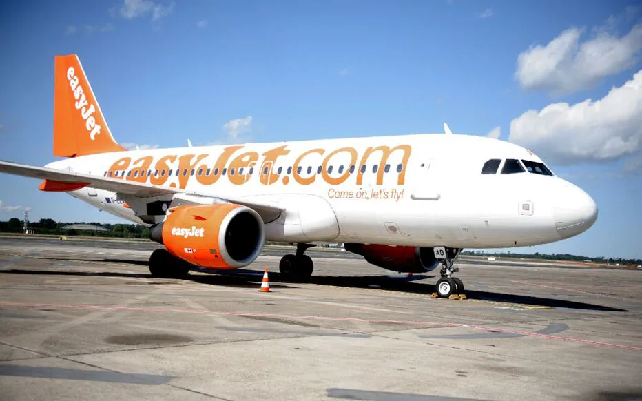 Incident à l'aéroport de Manchester : un véhicule entre en collision avec un avion EasyJet