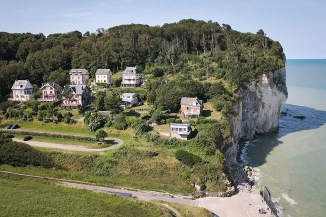 Investir dans l'immobilier côtier : les pièges de l'érosion et de la submersion