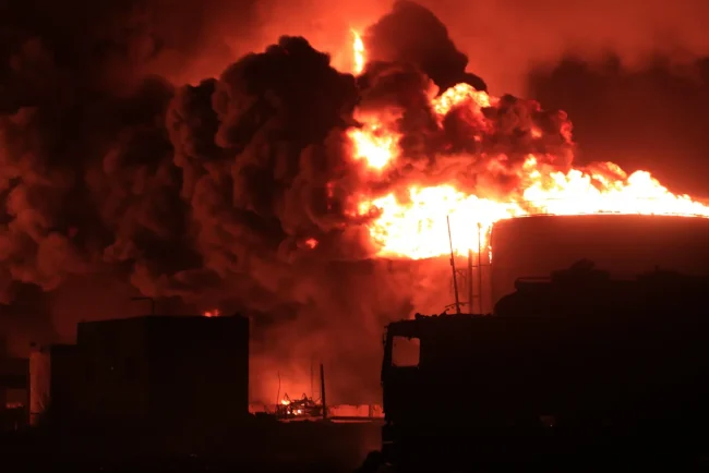 Israel lance une attaque contre un complexe au Yémen