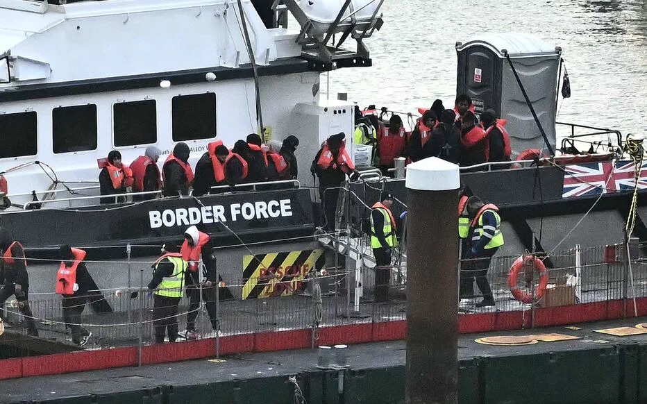 La Haute Cour de Londres bloque temporairement une expulsion vers la France en vertu de l'accord franco-britannique