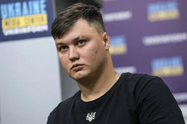 La mère du pilote russe Maxim Kuzminov, dont l'hélicoptère détourné a traversé les frontières vers l'Ukraine en août 2023, a été interrogée par la police espagnole.