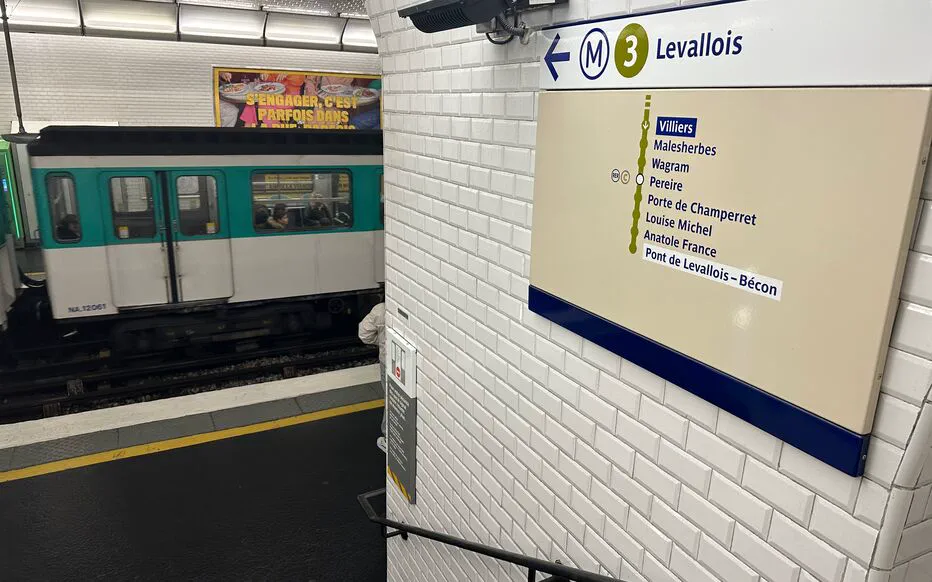 La nouvelle vigilance d'Elsa : les conséquences des agressions sexuelles dans le métro