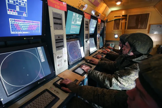 La Russie déjoue une attaque massive de drones ukrainiens : des dizaines de drones abattus