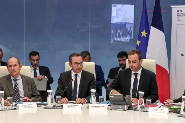 Le gouvernement Bayrou-Lecornu prend ses fonctions sans Retailleau