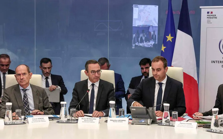 Le gouvernement Bayrou-Lecornu prend ses fonctions sans Retailleau