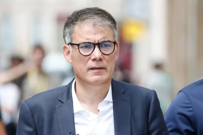 Le nouveau Premier ministre, Sébastien Lecornu, entame des consultations pour former son gouvernement et discuter du budget 2026.