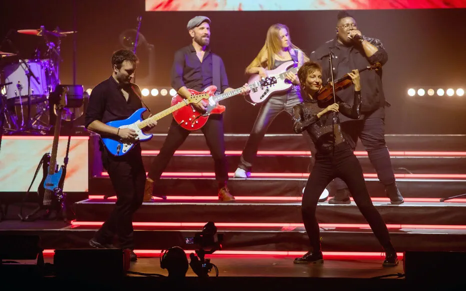 Le Public Se Lève Pour Magali Ripoll En Chantant Goldman