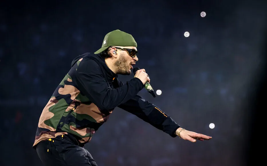 Le rappeur Jul fait vibrer l'Europe avec un concert unique dans les cinémas