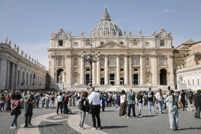 Le Vatican accueille un pèlerinage LGBT+ lors de l'Année Sainte, un signe de diversité dans l'Église catholique