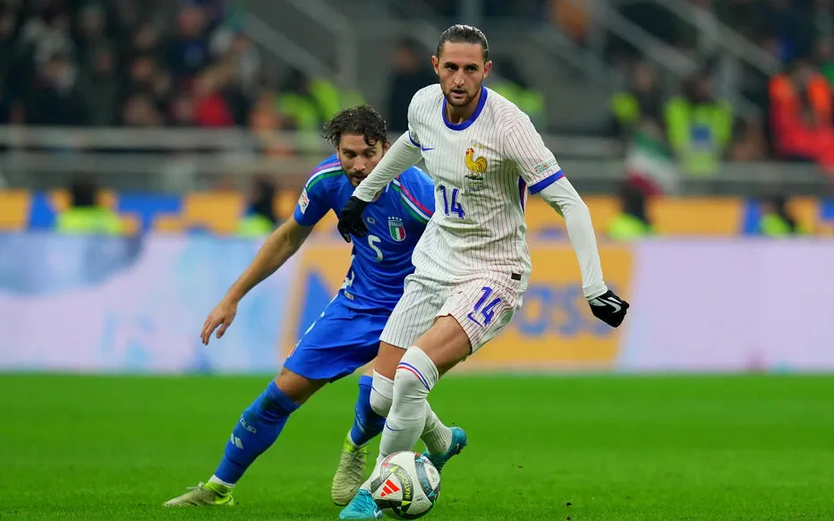 Les Bleus profitent du soleil après la pluie