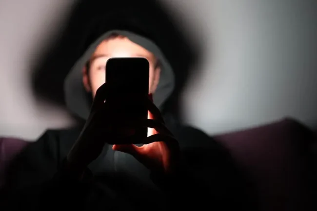 Les chatbots IA : des compagnons risqués pour les adolescents ?