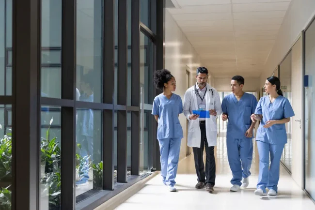 Les étudiants en médecine handicapés face à des défis persistants dans leur formation