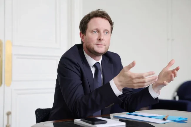 Les intentions de Clément Beaune pour les prochaines élections municipales à Paris font l'objet de spéculations