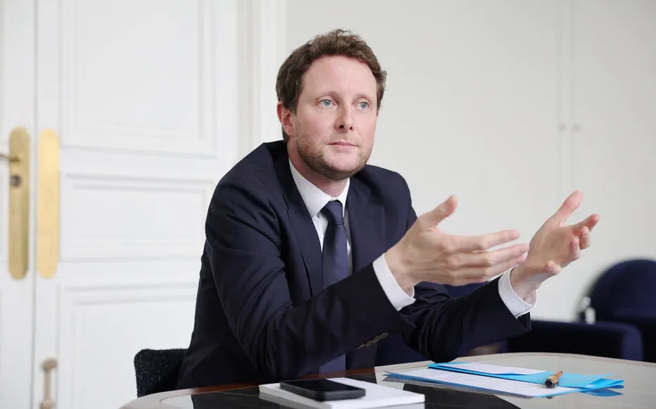 Les intentions de Clément Beaune pour les prochaines élections municipales à Paris font l'objet de spéculations