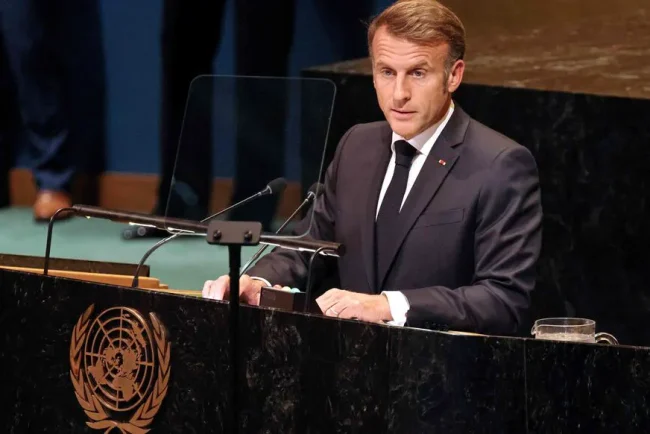 Macron tente d'entrer dans l'histoire