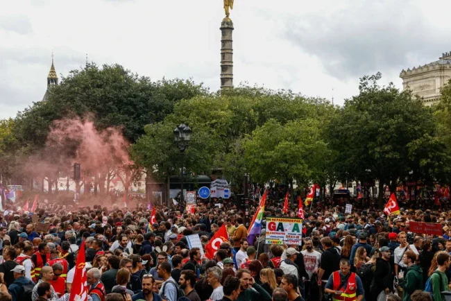Manifestation massive en France : inquiétudes des autorités face à une ultratélé d'extrême gauche