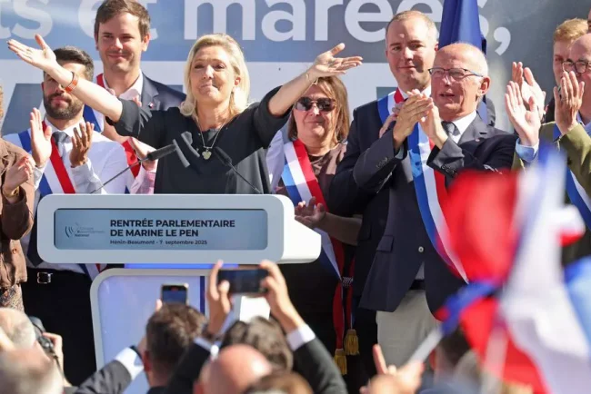 Marine Le Pen exige une nouvelle dissolution de l'Assemblée nationale