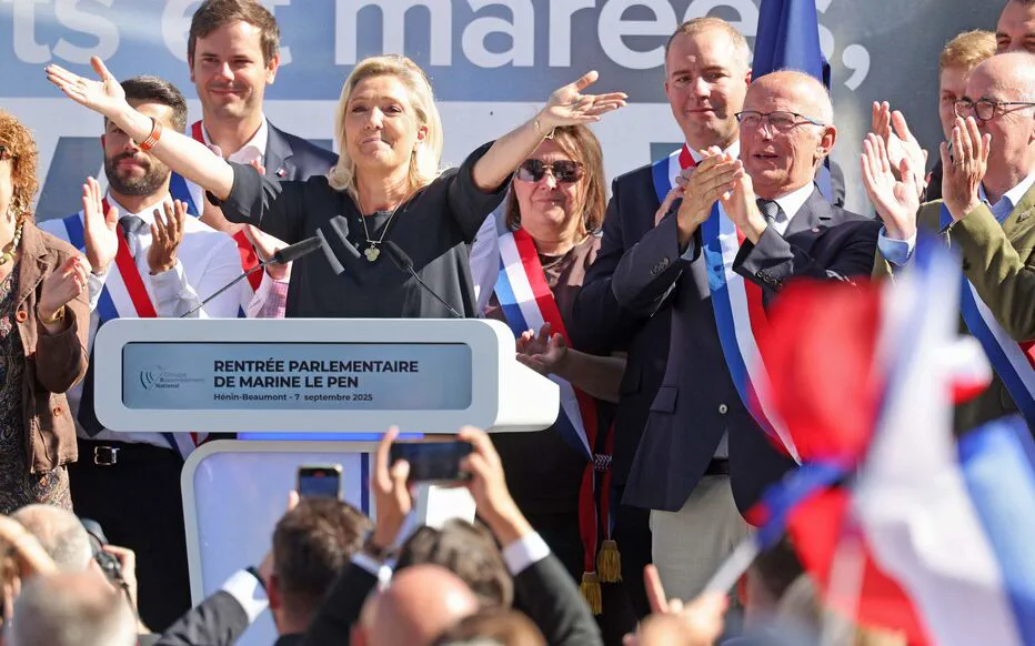 Marine Le Pen exige une nouvelle dissolution de l'Assemblée nationale
