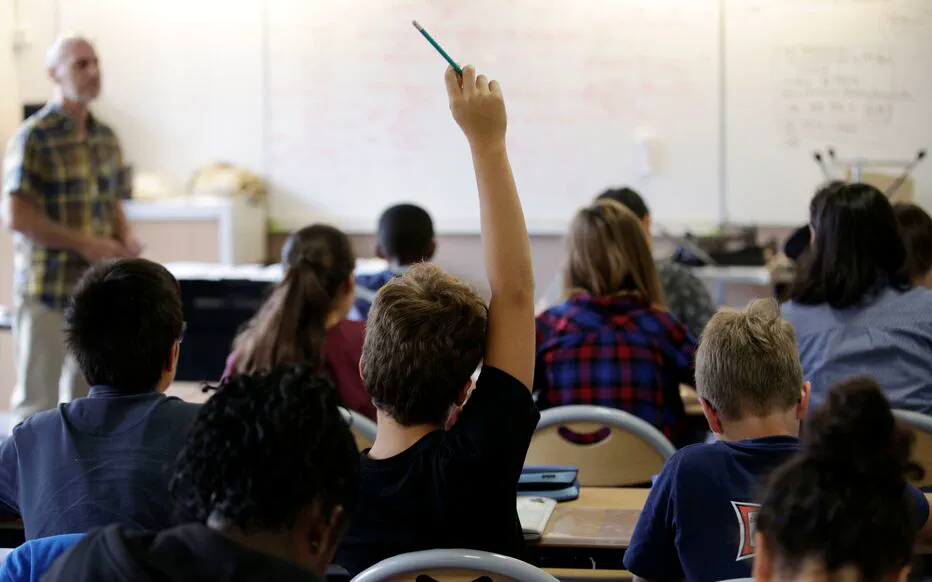 Nathan entre dans un nouveau monde : la première journée dans son uniforme