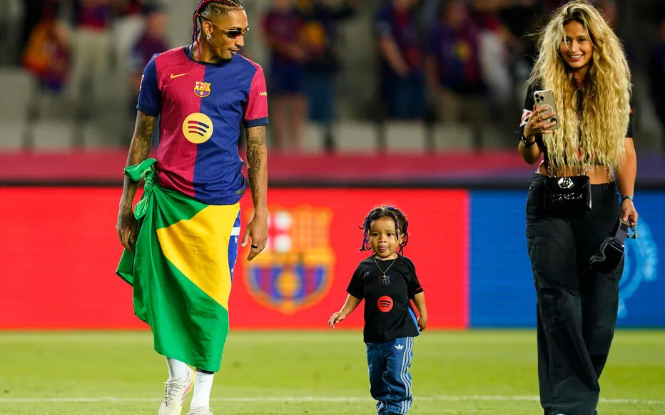 Raphinha contre-attaque : la colère d'un père face au snobisme à Disneyland Paris