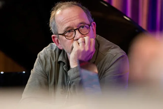 Suspendu de France Inter, Thomas Legrand au centre d'une controverse après une fuite vidéo