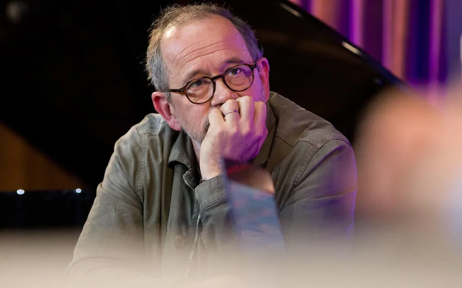 Suspendu de France Inter, Thomas Legrand au centre d'une controverse après une fuite vidéo