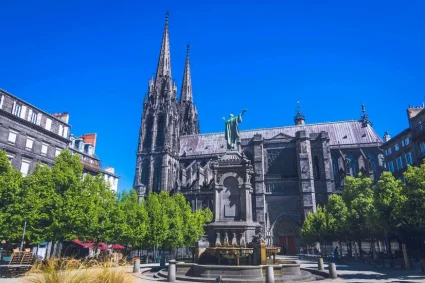 Suspension du prêtre Bernard Lochet suite à des allégations de « comportements inappropriés »