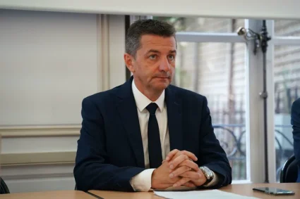 Tensions au conseil municipal de Saint-Étienne : le maire accusé de chantage à la sextape