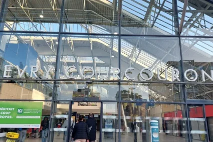 Attaque violente dans le RER D : les passagers s’interrogent sur l’agresseur calme