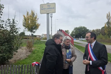 La chanson « Une vie » de Julien Clerc : un hommage mélancolique et envoûtant