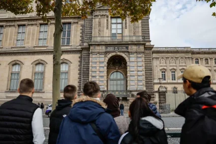 Louvre : des traces d’ADN pour résoudre le cambriolage