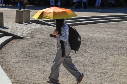 Un pont de mai aux relents estivaux