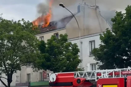 Incendie spectaculaire dans un bâtiment abandonné à Aubervilliers