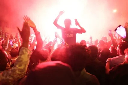 La fièvre du PSG s’empare de Paris : une finale électrique sur les Champs-Élysées