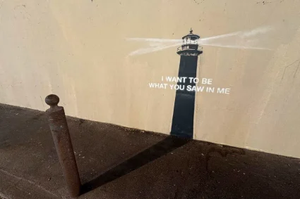 Un nouveau pochoir énigmatique de Banksy à Marseille