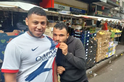 Marwan, le jeune apprenti chef de rang, vit une journée de victoire et de chance.